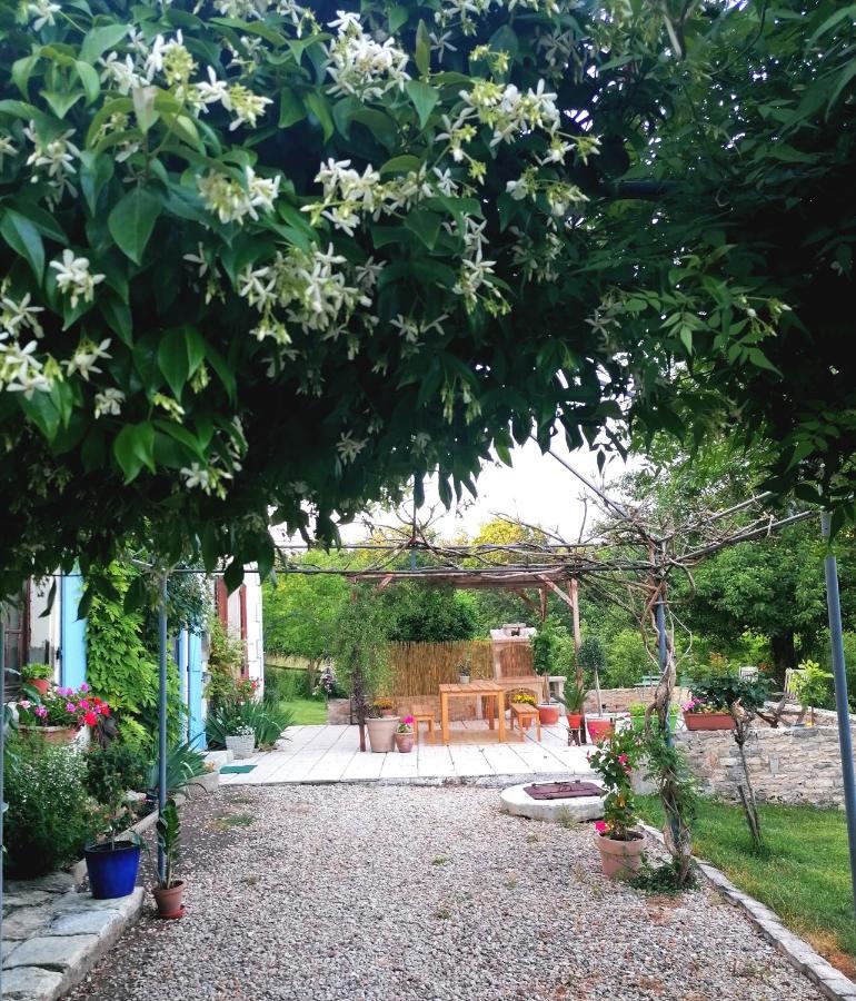 Le Verger Du Paradis Beaulieu-sur-Sonnette Dış mekan fotoğraf